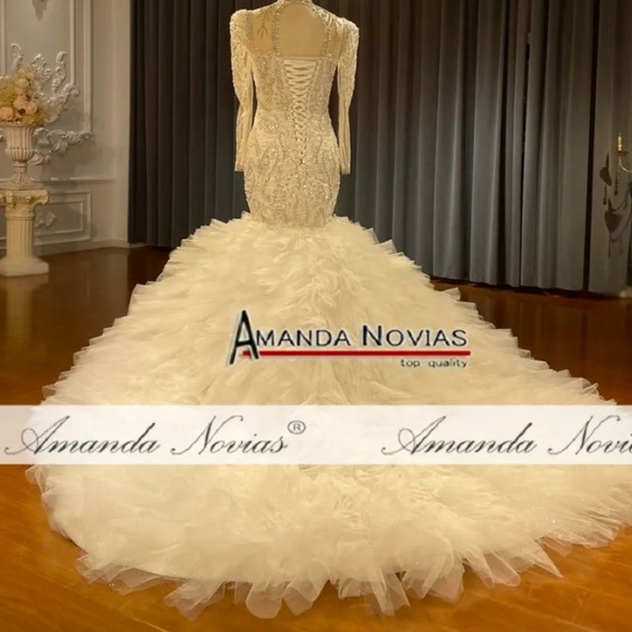 Wedding dress with beading (Amanda Novias) BRAND NEW ! - Picture 5 of 6